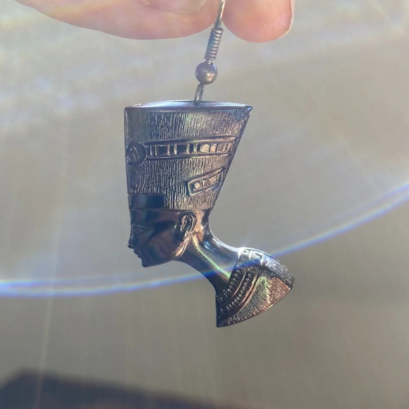 Egyptian Queen Nefertiti Earrings - Picture 4 of 5